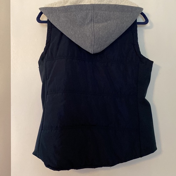 Sherpa lined Vest - Picture 5 of 12